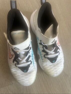 Nike Giannis Immortality Force Field big kids size 2.5 Y White Athletic Shoes